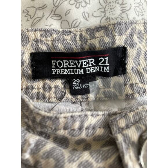 Forever 21 Leopard Print Denim Shorts Size 29 - Picture 5 of 5